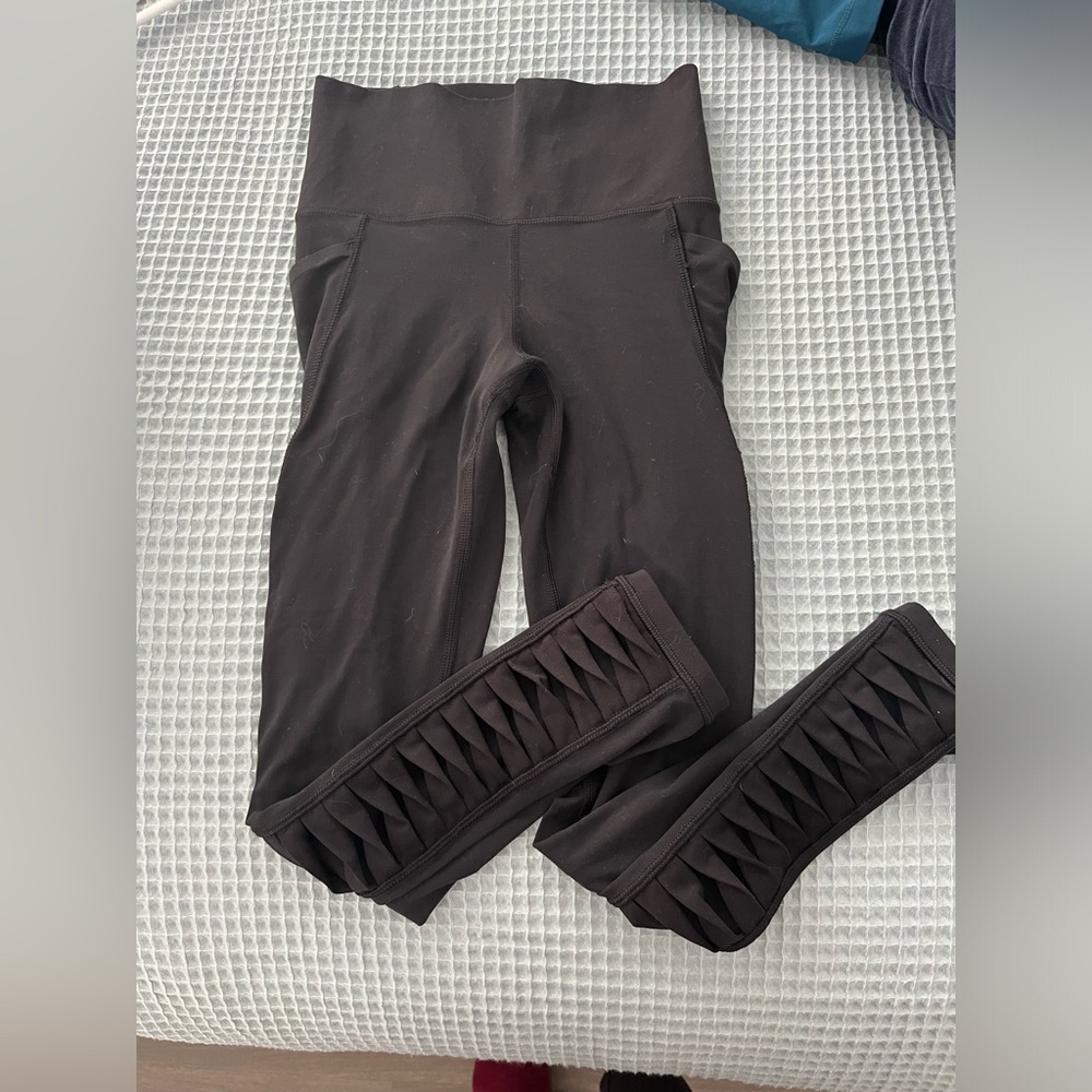 Athleta 7/8 salutation tight in powervita XS